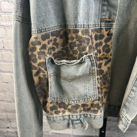 ✨ POL Oversized Denim Jacket with Leopard Print Patches – Size S - Picture 3 of 4